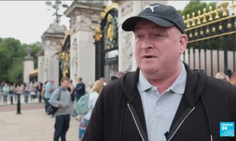 Au palais de Buckingham, première relève de la garde depuis le début de la pandémie