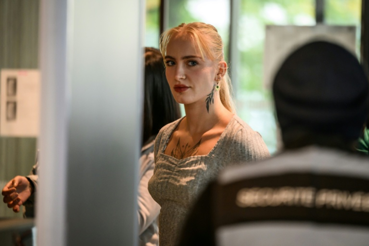 L'influenceuse Mila Orriols le 21 octobre 2025, au tribunal de Lyon ( AFP / JEFF PACHOUD )