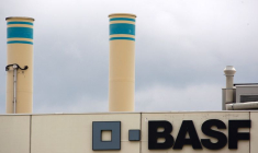 BASF CONFIRME SES PRÉVISIONS DE BÉNÉFICE MAIS SIGNALE DES INCERTITUDES
