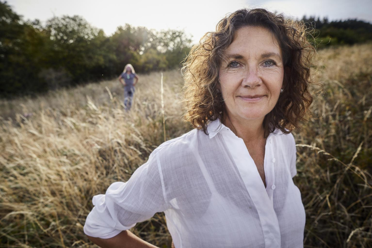 À 58 ans, Anne apprend qu’elle hérite de 135.000 € via une assurance-vie ignorée. Une surprise qui soulève des choix de transmission et d’investissement. ( crédit photo : Getty Images )