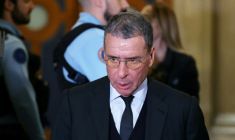 L'homme d'affaires franco-algérien Alexandre Djouhri arrive au palais de justice de Paris, le 16 mars 2026, pour le procès en appel de l'ancien président Nicolas Sarkozy pour soupçons de financement libyen de la campagne présidentielle de 2007 ( AFP / Alain JOCARD )