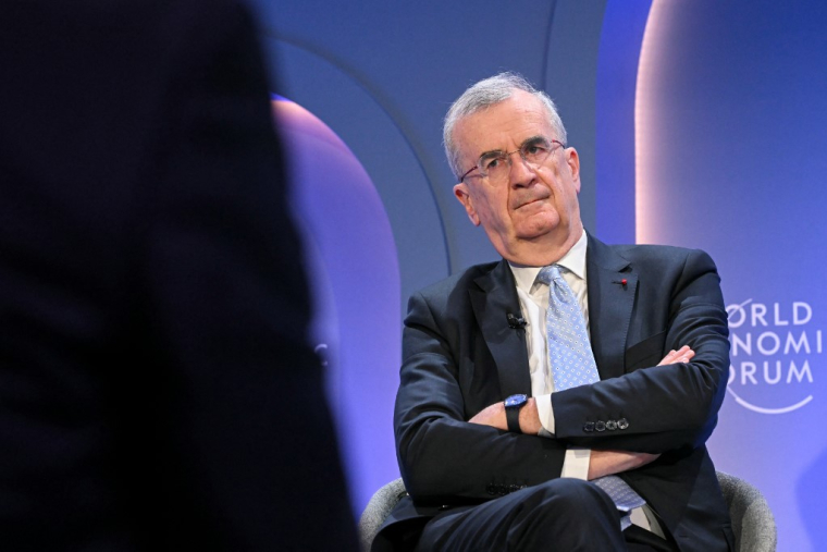 François Villeroy de Galhau, au forum économique de Davos, le 21 janvier 2026 ( AFP / FABRICE COFFRINI )