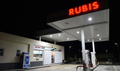 Une station-service aux couleurs de Rubis. (crédit : rubis)