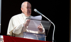 DEUX PROCHES COLLABORATEURS DU PAPE TESTÉS POSITIFS AU COVID-19