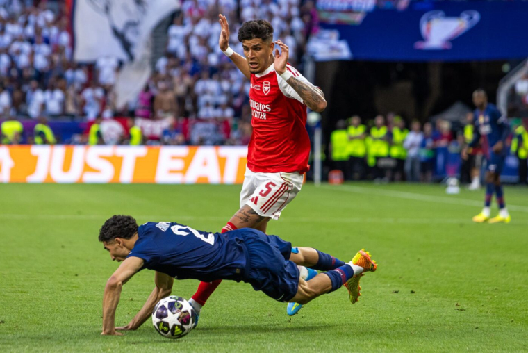 L'idylle entre Arsenal et ce défenseur aura une suite