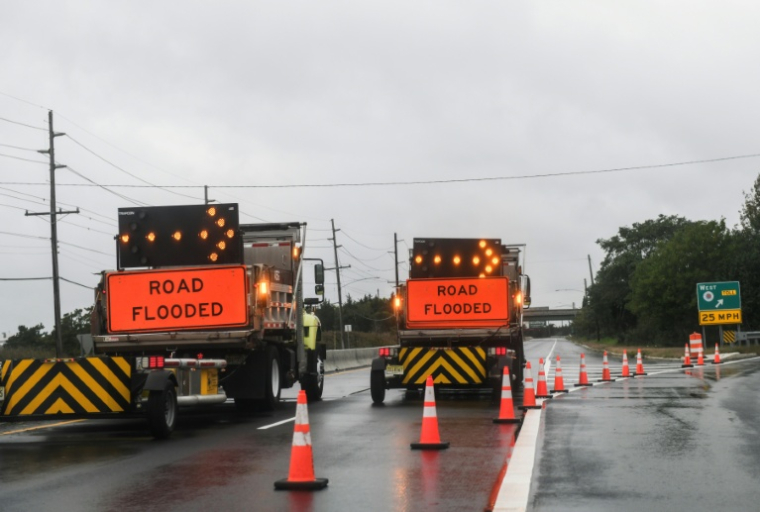 Une route fermée en raison des inondations à Ocean City, dans l'Etat américain du New Jersey, le 26 septembre 2026 ( AFP / Matthew HATCHER )