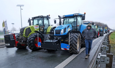 Des agriculteurs français et belges à Crespin, le 5 décembre 2024. ( AFP / FRANCOIS LO PRESTI )