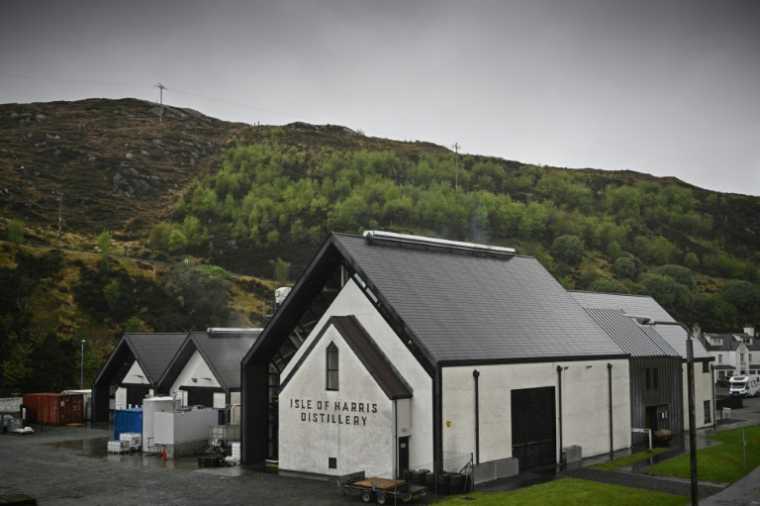 La distillerie de l'île de Harris à Tarbert, le 28 avril 2025 en Ecosse ( AFP / Andy Buchanan )