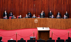 La Cour suprême (TSE) du Brésil entame le procès de l’ancien président brésilien Jair Bolsonaro, accusé d’abus de pouvoir et de désinformation, à Brasilia le 22 juin 2023 ( AFP / EVARISTO SA )