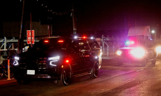 Un convoi policier supposé transporter l'ancien président vénézuélien Nicolas Maduro depuis la prison de Brooklyn où il est enfermé jusqu'au tribnunal de Manhattan où il doit comparaître, le 26 mars 2026. ( AFP / Leonardo MUNOZ )