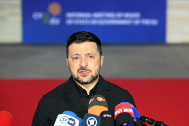Le président ukrainien Volodymyr Zelensky lors d'un sommet européen à Ayia Napa, le 23 avril 2026 à Chypre ( AFP / NICOLAS TUCAT )
