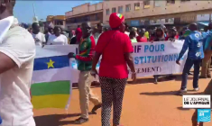 Centrafrique : une nouvelle Constitution ? Les partisans du président Touadéra défilent à Bangui