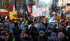 Des gens à Paris manifestation contre le plan de réforme des retraites du gouvernement français