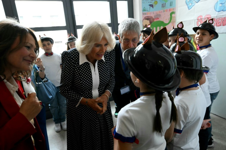 La reine Camilla visite une école à Rome, le 9 avril 2025 lors d'une visite d'Etat du coupe royal britannique en Italie ( POOL / Paul ELLIS )