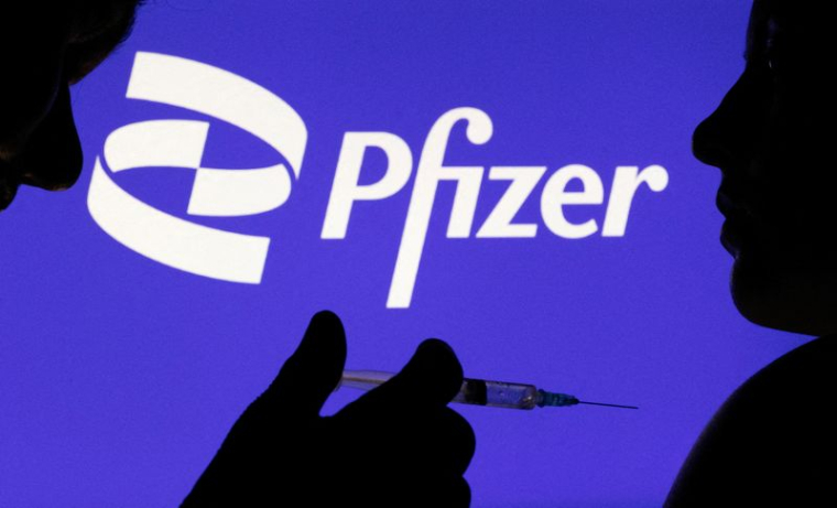 PFIZER LANCE UNE NOUVELLE PHASE D'ESSAI SUR UN VACCIN "AMÉLIORÉ" CONTRE OMICRON