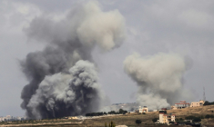 Photo prise depuis le secteur de Marjayoun montrant d'épais nuages de fumée après une frappe israélienne sur le village de Kfar Tibnit , dans le sud du Liban, le 30 mai 2026  ( AFP / - )