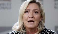 Marine Le Pen donne une conférence de presse à l'Assemblée nationale à Paris