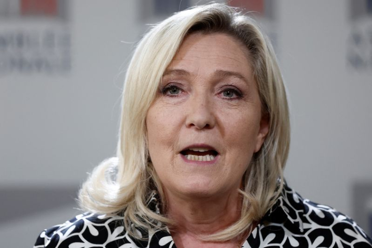 Marine Le Pen donne une conférence de presse à l'Assemblée nationale à Paris