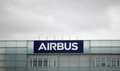 Un logo d'Airbus à l'entrée de l'usine de Blagnac, près de Toulouse.