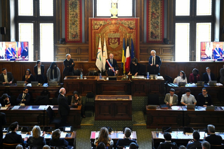 Le socialiste Emmanuel Grégoire été intronisé maire de la capitale par le Conseil de Paris, le 29 mars 2026  ( AFP / JULIEN DE ROSA )