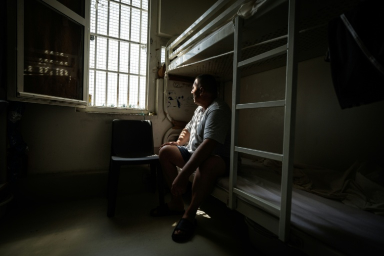 Un détenu dans le quartier des hommes en détention provisoire de la prison de Fleury-Mérogis (Essonne), en Ile-de-France, le 16 juillet 2026 ( AFP / SIMON WOHLFAHRT )