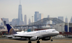 UNITED AIRLINES VA AUTORISER LE RETOUR DES SALARIÉS NON VACCINÉS CONTRE LE COVID-19