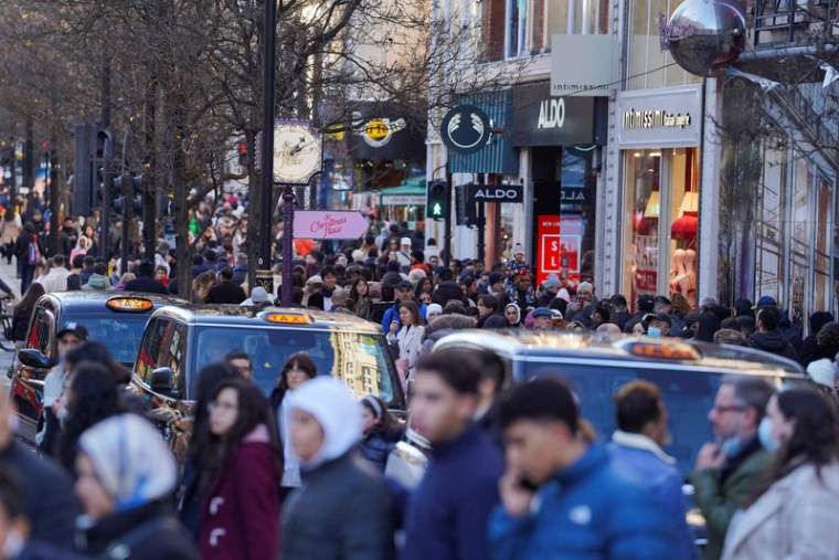 Photo d'archives d'une rue commerçante très fréquentée à Londres