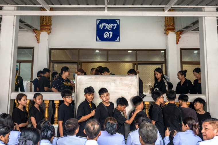 Funérailles d'une écolière de 12 ans tuée dans la fusillade survenue dans une école thaïlandaise, le 9 août 2026 dans un temple de Nonthaburi, au nord de Bangkok ( AFP / Chanakarn LAOSARAKHAM )