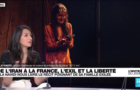 Aïla Navidi, metteuse en scène : "J'ai grandi avec l'espoir de mes parents de rentrer en Iran"