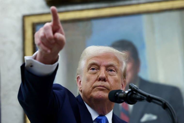 Le président américain Donald Trump dans le bureau ovale de la Maison Blanche à Washington