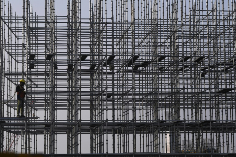 Des échaffaudages d'acier sur un site de construction à Bombay, en Inde, le 3 janvier 2022 ( AFP / INDRANIL MUKHERJEE )