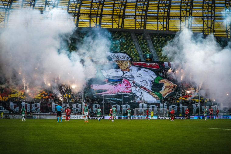 Fraîchement élu président de la Pologne, Karol Nawrocki est un ancien hooligan