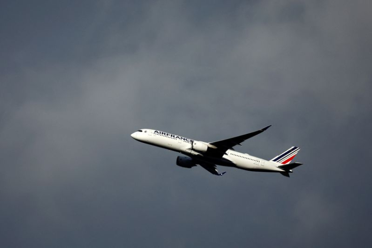 Un avion Airbus A350-900 d'Air France près de l'aéroport de Paris Charles de Gaulle