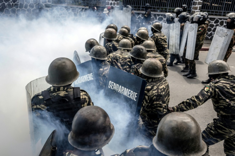 Affrontements entre gendarmes et manifestants à Antananarivo, le 11 octobre 2025 à Madagascar ( AFP / Luis TATO )
