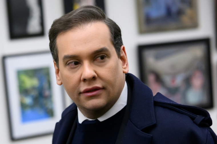 George Santos à la sortie de son bureau au Congrès américain à Washington le 1er décembre 2023 ( AFP / Mandel NGAN )