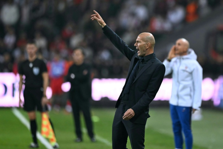 Le sélectionneur des Bleus Zinédine Zidane lors d'un match de Ligue des nations en Turquie, le 25 septembre 2026 ( AFP / OZAN KOSE )