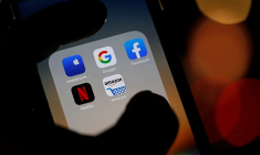 Les logos des applications mobiles Google, Amazon, Facebook, Apple et Netflix
