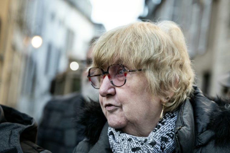 Jacqueline Jacob, la grand-tante du petit Grégory, arrive à la cour d'appel de Dijon, le 24 octobre 2025, soupçonnée d'être l'une des auteurs des lettres anonymes ayant menacé la famille pendant des années ( AFP / ARNAUD FINISTRE )