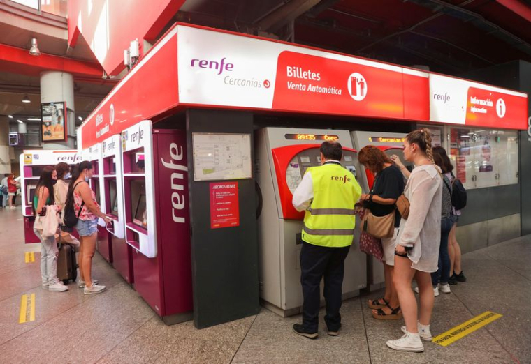 L'ESPAGNE LANCE UN PASSE FERROVIAIRE GRATUIT FACE À L'INFLATION