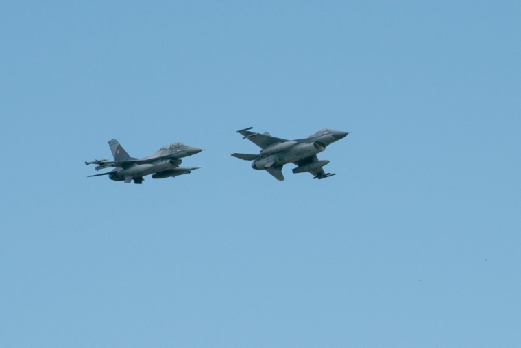 Des F-16 à Festesti, en Roumanie, le 13 novembre 2023. (illustration) ( AFP / ANDREI PUNGOVSCHI )