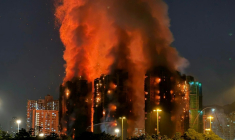 Le complexe Wang Fuk Court en feu, dans le quartier de Tai Po, le 26 novembre 2025 à Hong Kong ( AFP / Yan ZHAO )