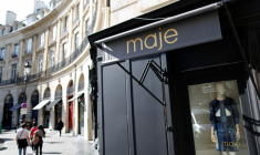 Le logo de la marque de prêt-à-porter Maje est visible sur la devanture d'une boutique de mode à Paris