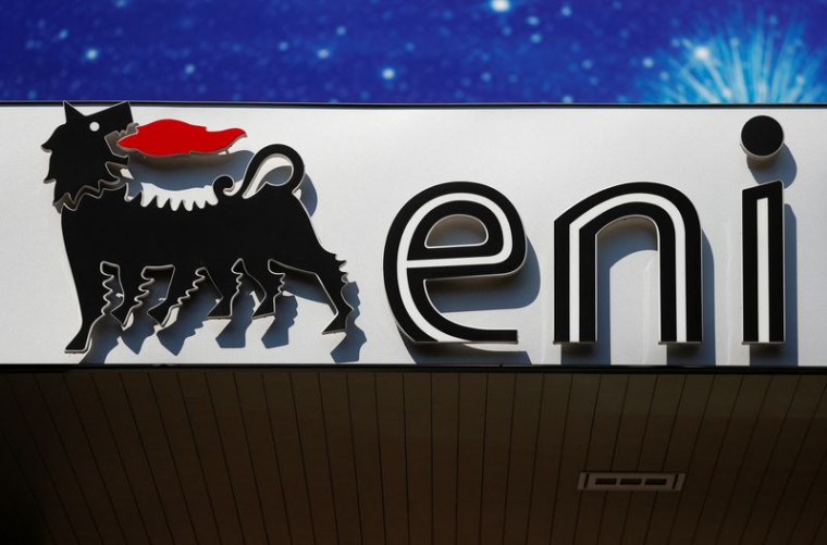 Le logo de la société italienne d'énergie Eni est visible dans une station-service à Rome