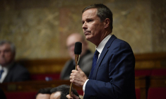 Nicolas Dupont-Aignan, à l'Assemblée nationale, le 10 janvier 2023 ( AFP / JULIEN DE ROSA )