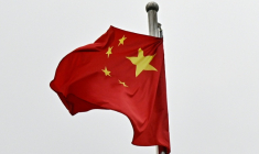 Un drapeau chinois flotte à Pékin, en Chine, le 4 mars 2026 ( AFP / Pedro PARDO )