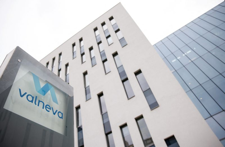 Le logo de Valneva à l'extérieur de son siège à Vienne