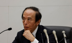 Le gouverneur de la Banque du Japon, Kazuo Ueda, participe à une conférence de presse à l'issue d'une réunion de politique monétaire à Tokyo.