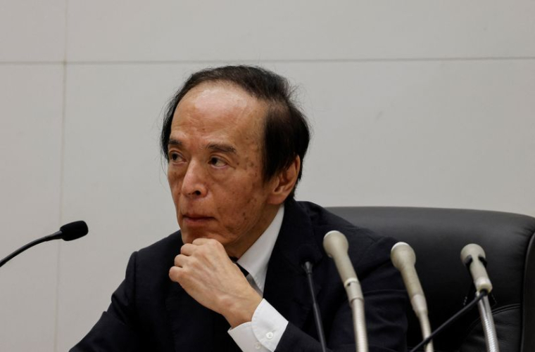 Le gouverneur de la Banque du Japon, Kazuo Ueda, participe à une conférence de presse à l'issue d'une réunion de politique monétaire à Tokyo.