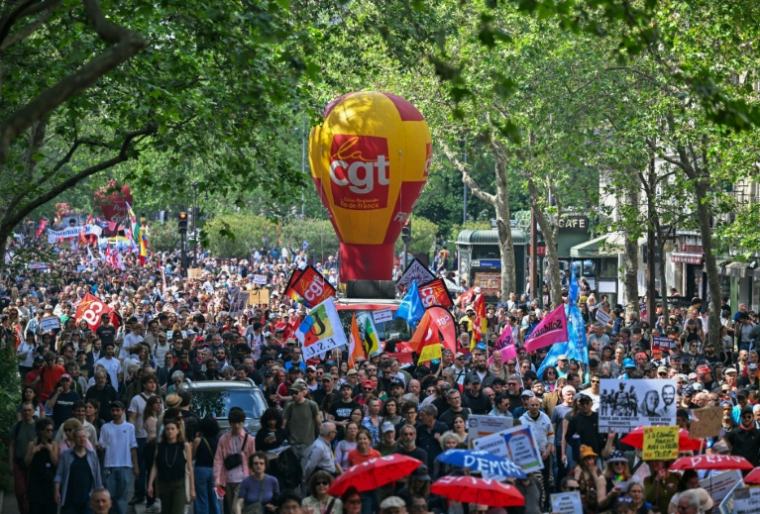 Défilé à l'occasion de la Journée internationale des travailleurs, le 1er mai 2026 à Paris ( AFP / Julie SEBADELHA )