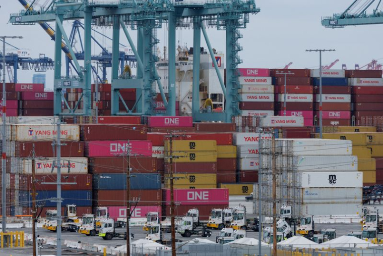Un porte-conteneurs dans le port de Los Angeles, à San Pedro.
